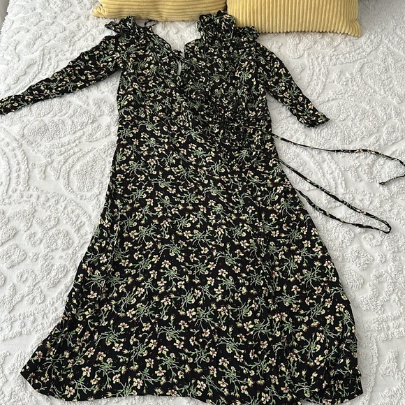 Floral Cold Shoulder Midi Dress - Picture 8 of 10